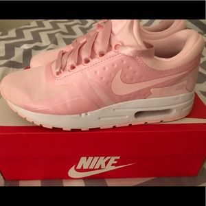 PINK NIKE SHOE